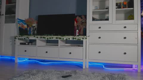 Snapshot of weed_princesss chatting on December 2024 12:38:01 PM  moon  online show from December 2024 12:38:01 PM