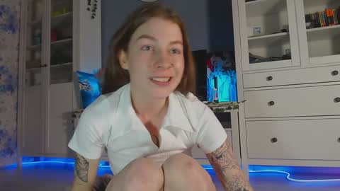 Snapshot of weed_princesss chatting on December 2024 03:42:02 PM  moon  online show from December 2024 03:42:02 PM