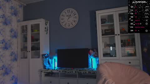 Snapshot of weed_princesss chatting on January 2025 01:14:01 PM  moon  online show from January 2025 01:14:01 PM