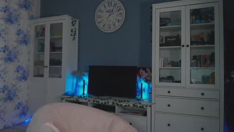 Snapshot of weed_princesss chatting on January 2025 12:09:01 PM  moon  online show from January 2025 12:09:01 PM