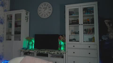 Snapshot of weed_princesss chatting on January 2025 03:11:02 PM  moon  online show from January 2025 03:11:02 PM