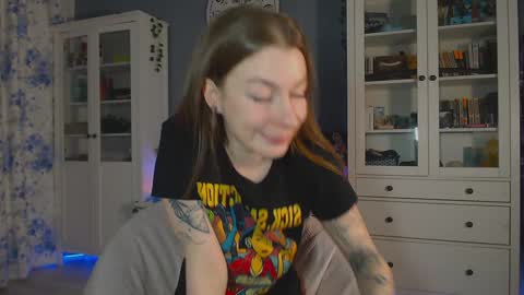 Snapshot of weed_princesss chatting on January 2025 12:22:01 PM  moon  online show from January 2025 12:22:01 PM