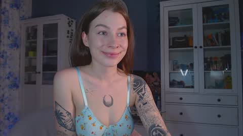 Snapshot of weed_princesss chatting on February 2025 12:47:02 PM  moon  online show from February 2025 12:47:02 PM