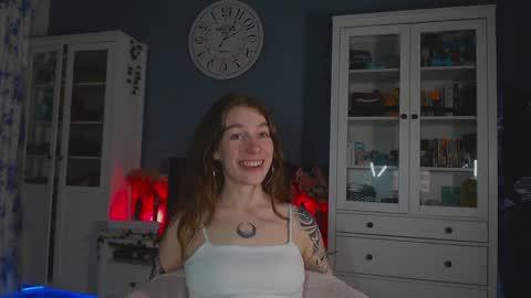 Snapshot of weed_princesss chatting on February 2025 02:59:01 PM  moon  online show from February 2025 02:59:01 PM