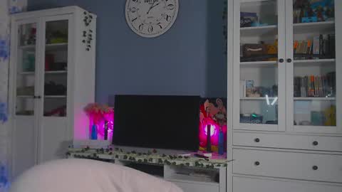 Snapshot of weed_princesss chatting on February 2025 03:23:02 PM  moon  online show from February 2025 03:23:02 PM