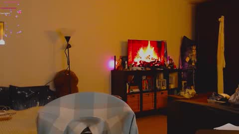 Snapshot of weed_princesss chatting on October 2025 09:05:02 PM  moon  online show from October 2025 09:05:02 PM