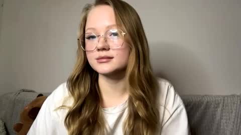 Elise online show from November 2025 05:04:01 PM