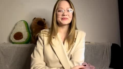 Elise online show from November 2025 05:39:01 PM