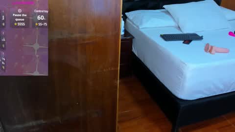 Wendy Marshall  online show from February 2025 06:51:01 PM