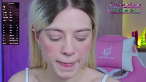 Snapshot of wendylovelylovew chatting on April 2026 03:57:02 PM Wendy online show from April 2026 03:57:02 PM