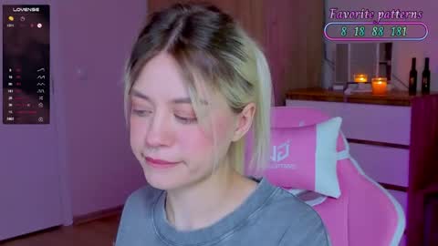 Snapshot of wendylovelylovew chatting on April 2026 05:14:02 PM Wendy online show from April 2026 05:14:02 PM