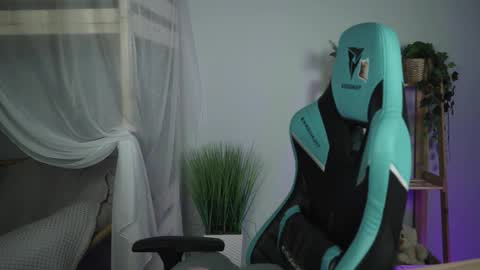 little girl who is always rightLisa online show from November 2025 12:35:01 AM