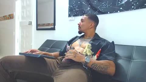 Wesley Rogger online show from November 2025 10:21:02 PM