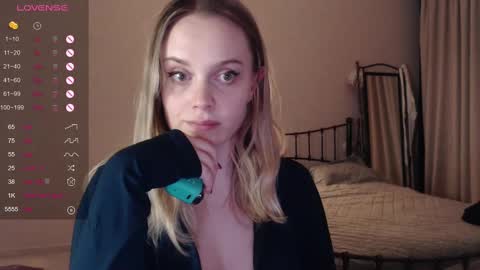 Lana online show from March 2025 08:00:01 PM