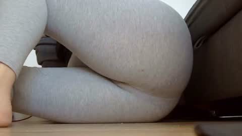 wet_pants2022 online show from September 2025 07:10:02 AM