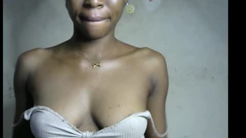 Snapshot of wet_pussy200 chatting on November 2025 09:05:02 PM Bella online show from November 2025 09:05:02 PM