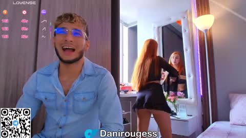 Mia and Dylan online show from October 2025 06:52:02 PM