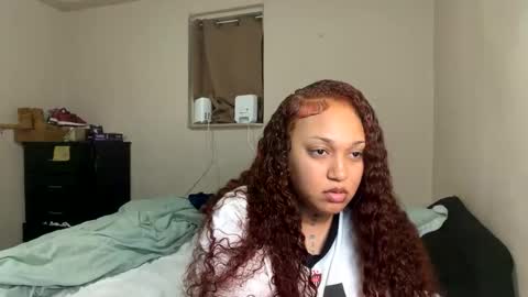 Snapshot of wetcreamerr chatting on January 2026 08:06:01 AM SheSquirts online show from January 2026 08:06:01 AM