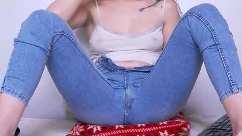 Beatrice Moan from LovenseWet from Tip MenuOpen for Private online show from January 2026 12:02:01 AM