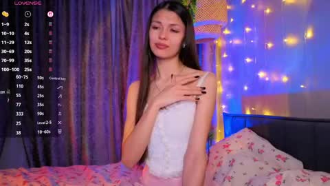 Snapshot of what_is_love_is chatting on April 2026 07:52:02 PM Kaylee online show from April 2026 07:52:02 PM