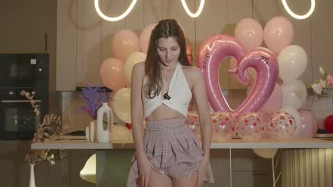 Naomi online show from November 2025 02:20:01 AM