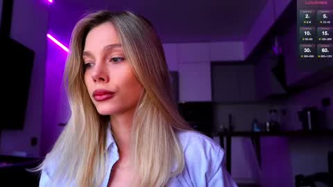 Snapshot of whitebanny chatting on April 2026 08:47:01 AM Kate online show from April 2026 08:47:01 AM