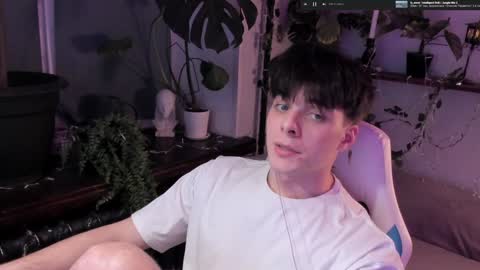 Snapshot of whiteegrimm chatting on December 2024 05:33:01 PM Gus online show from December 2024 05:33:01 PM