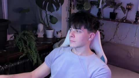 Snapshot of whiteegrimm chatting on December 2024 06:11:01 PM Gus online show from December 2024 06:11:01 PM