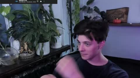 Gus online show from November 2025 07:34:02 PM