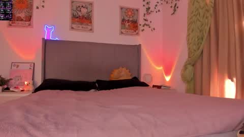 Snapshot of whitekatze chatting on December 2025 06:48:02 PM Kitty online show from December 2025 06:48:02 PM