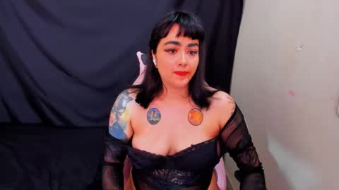 Snapshot of whitepearl93 chatting on February 2025 02:24:01 PM Paula online show from February 2025 02:24:01 PM
