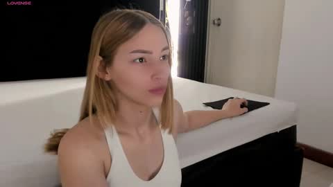 WhiteSun online show from November 2025 12:50:02 PM