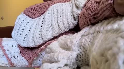 Snapshot of whitesweater chatting on April 2026 06:38:02 AM whitesweater online show from April 2026 06:38:02 AM