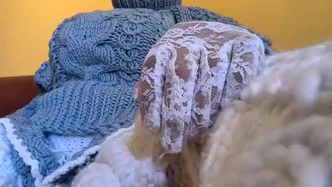 Snapshot of whitesweater chatting on April 2026 05:38:02 AM whitesweater online show from April 2026 05:38:02 AM