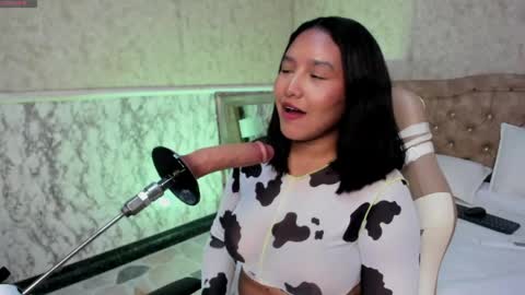 Snapshot of whitneybrown_ chatting on April 2026 09:43:01 PM Whitney online show from April 2026 09:43:01 PM