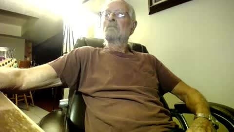 Snapshot of whofcares2 chatting on October 2025 01:30:02 AM whofcares2 online show from October 2025 01:30:02 AM