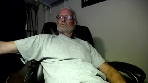 Snapshot of whofcares2 chatting on April 2026 01:33:01 AM whofcares2 online show from April 2026 01:33:01 AM