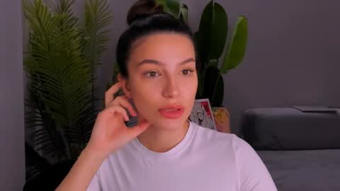 Snapshot of whoislulu chatting on January 2025 10:21:01 PM whoislulu online show from January 2025 10:21:01 PM