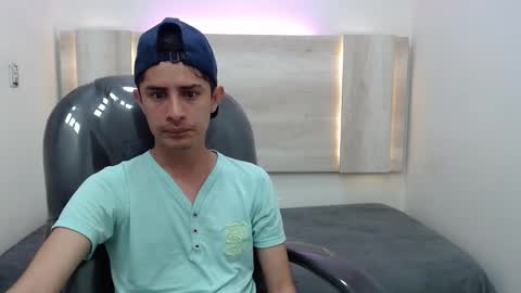 Snapshot of wickedboy_twink chatting on January 2025 09:32:01 PM JAISON online show from January 2025 09:32:01 PM
