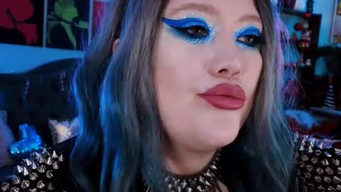 Laura  online show from December 2024 03:11:02 AM