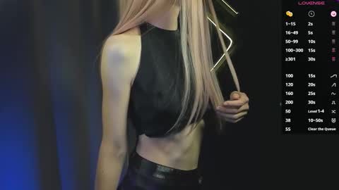 wild_chery online show from November 2025 04:40:01 PM