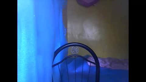 wild_sunflower11 online show from September 2025 04:04:02 AM