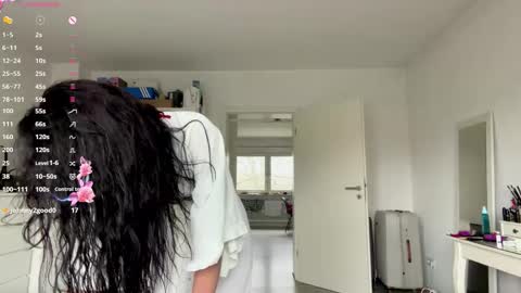 Mia online show from February 2026 03:13:02 PM