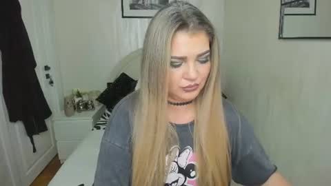Snapshot of wildkatrina_ chatting on June 2026 07:10:01 AM Miss Deea online show from June 2026 07:10:01 AM