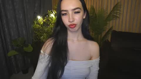 Snapshot of wildkittenx_ chatting on October 2025 05:49:02 AM Alena online show from October 2025 05:49:02 AM