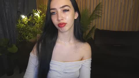 Snapshot of wildkittenx_ chatting on October 2025 07:51:01 AM Alena online show from October 2025 07:51:01 AM