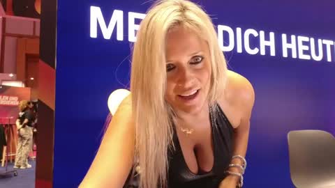 Lili online show from September 2025 09:36:02 AM