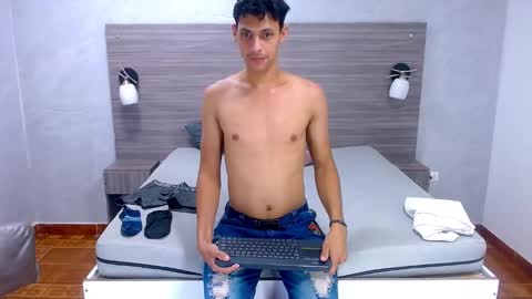 Wiltom online show from November 2025 03:48:01 AM