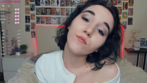 Amalia and Mia online show from December 2024 12:38:01 PM