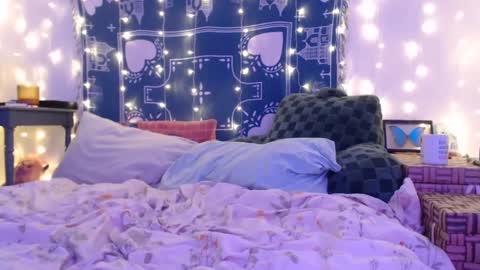 Snapshot of wingardiumleveveosa chatting on December 2024 05:59:02 AM Eevie online show from December 2024 05:59:02 AM